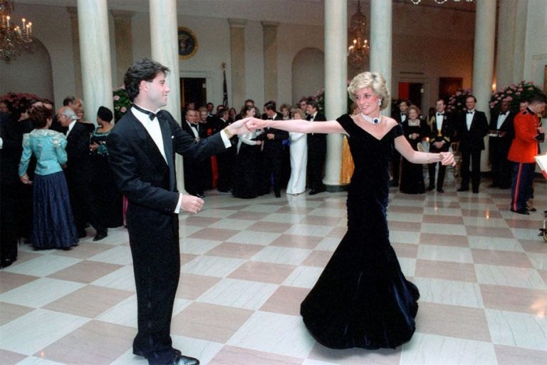 Princesse Diana: sa mythique robe « Travolta » mise aux enchères ne trouve pas de preneur