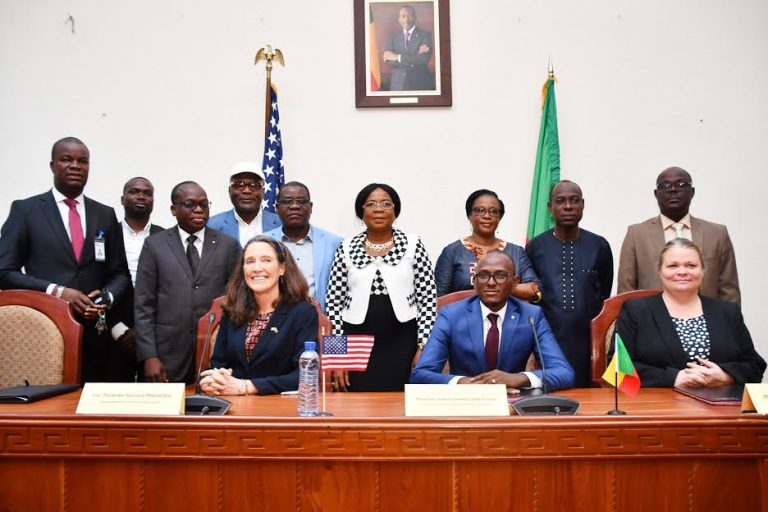 Protection des droits de l&rsquo;homme au Bénin: l&rsquo;USAID signe une lettre d&rsquo;intention avec CBDH