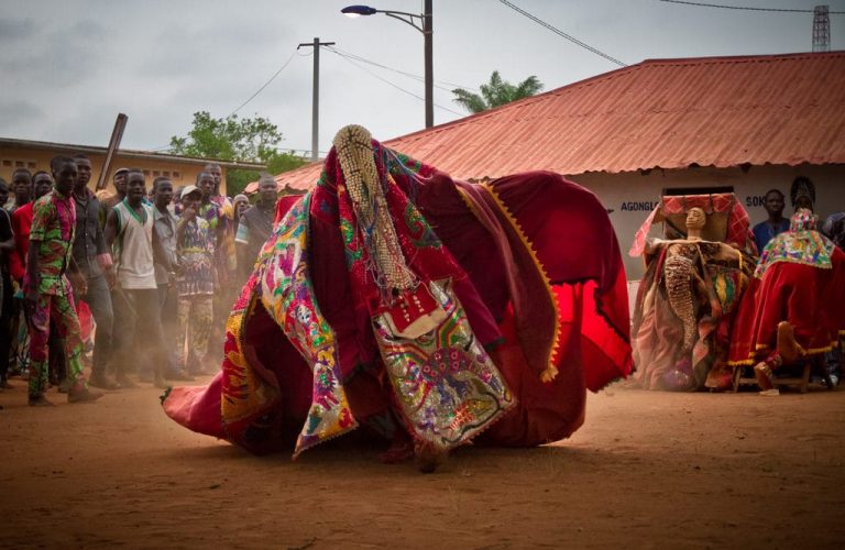 Bénin: un « égoun-goun » accusé de vol? Récit des faits