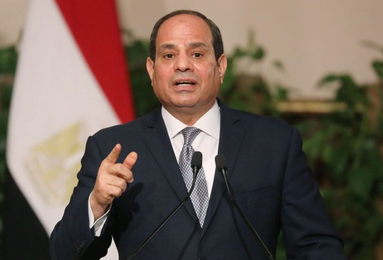 Egypte: le coronavirus fait une entrée fracassante dans le gouvernement