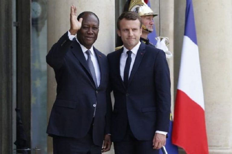Visite de Macron en Côte d’Ivoire : voici le pagne spécialement conçu pour l’événement