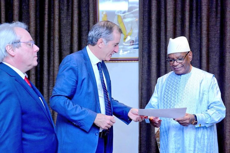 Rencontre Macron et Présidents du G5 Sahel: Kaboré et IBK reçoivent officiellement leur « convocation »