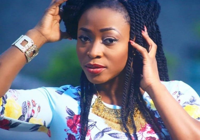 Bénin: après huit ans de carrière, la chanteuse Sessimè évoque ses peines