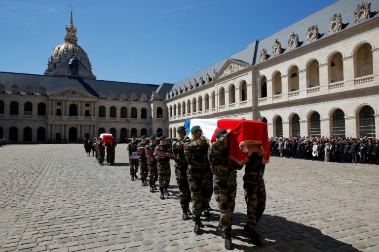 Les corps des 13 soldats français tués au Mali rapatriés à Paris ce dimanche