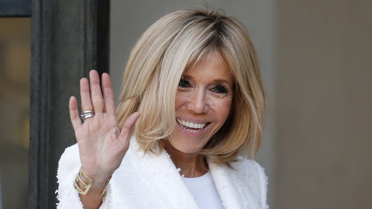 France : Brigitte Macron fait sensation dans un total look rose (photo)