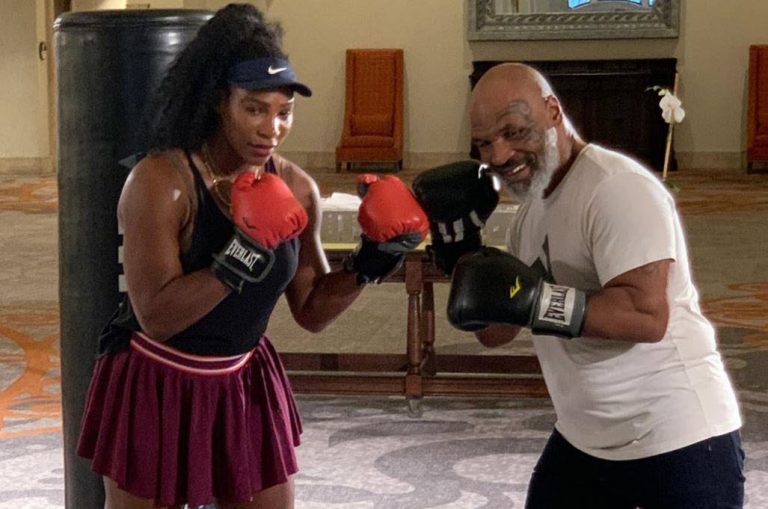 Avant d’attaquer la saison 2020, Serena William s’entraine à la boxe avec Mike Tyson (Vidéo)