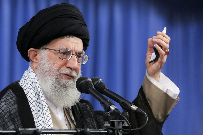 « Quel spectacle ! »: le guide iranien Ali Khamenei ridiculise la présidentielle américaine