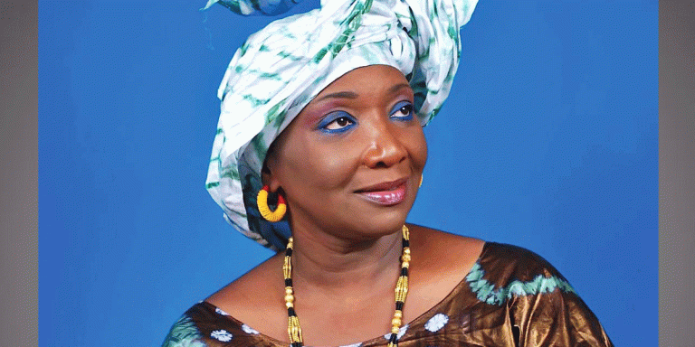 Côte d&rsquo;Ivoire : annoncée très malade, la chanteuse Aïcha Koné réagit