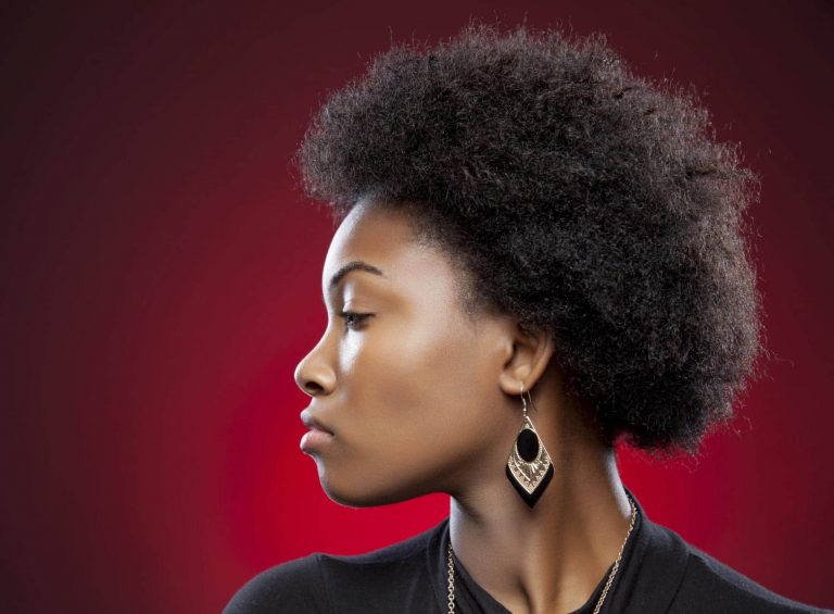 Bon à savoir : trois recettes simples pour les cheveux crépus