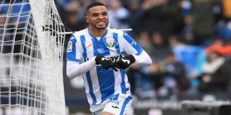 Officiel : le buteur marocain Youssef En-Nesyr signe à Séville
