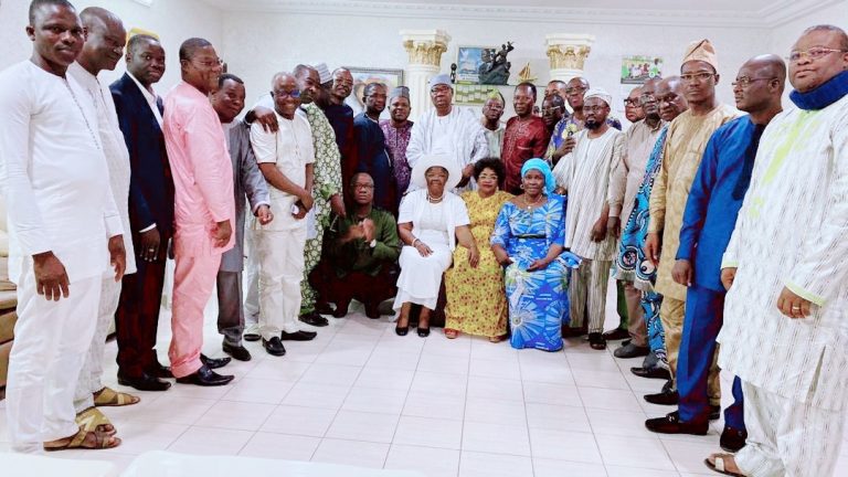 Bénin: fin de la crise au sein des FCBE, les deux camps réconciliés par Boni Yayi