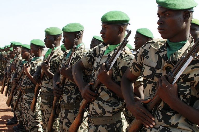 Anti-terrorisme : le Mali lance un gigantesque recrutement militaire