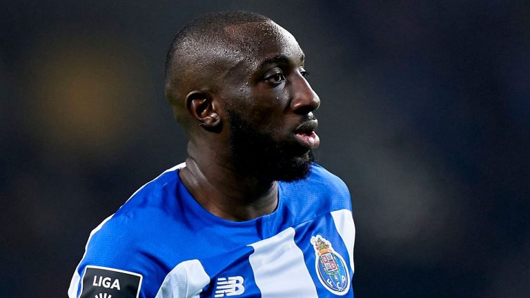 Victime d’insultes racistes après son but, Moussa Marega quitte le terrain (Vidéo)