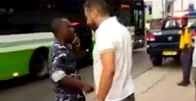 Après l’incident de la gifle du policier, les tunisiens en Côte d’Ivoire réagissent