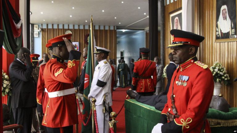 Les kényans rendent un dernier hommage à Daniel Arap Moi, Kagame et Kiir présents