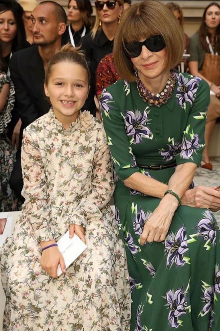 Harper Beckham, très magnifique dans une robe fleurie (photo)