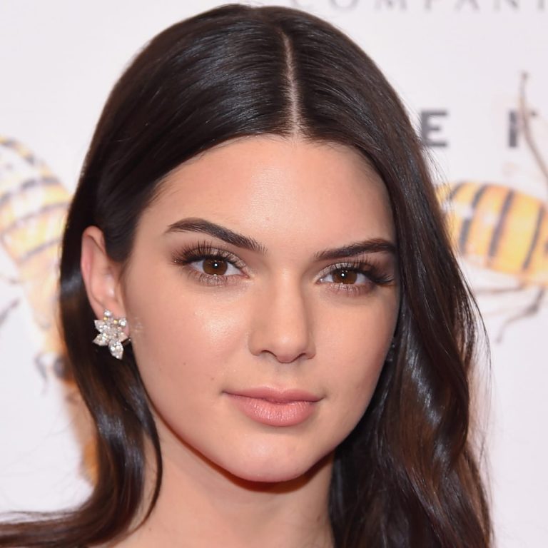 Kendall Jenner fait sensation dans un total look beige (photo)