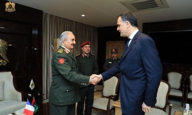 Emmanuel Macron invite Khalifa Haftar à visiter la France