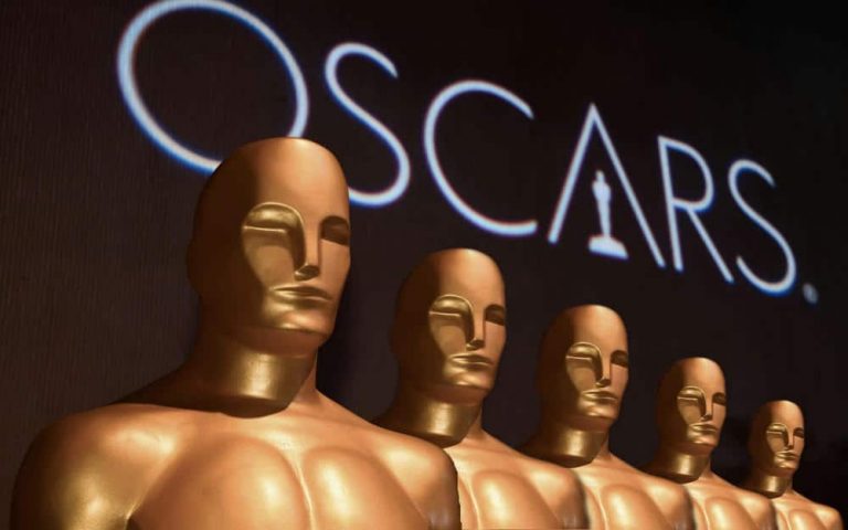 Oscars 2020 : retour sur les tenues qui ont fait sensation sur le tapis rouge (photos)