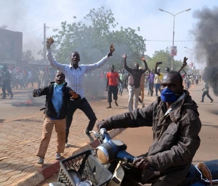 Zambie : mystérieuses attaques au gaz, le peuple rend sa propre justice