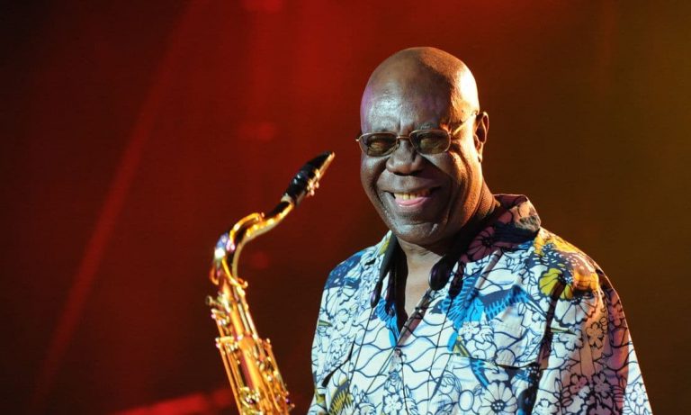 Le compte Facebook de Manu Dibango piraté !