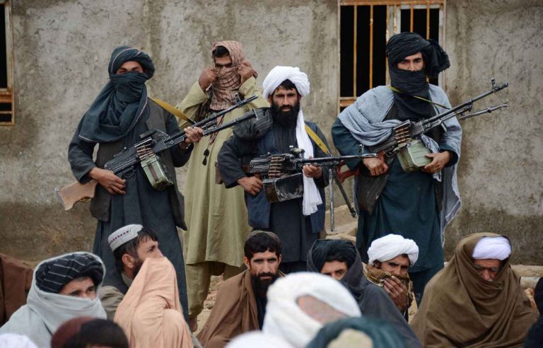 Afghanistan: 100 détenus talibans libérés sur fond de coronavirus