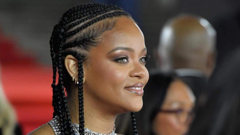 Savage X Fenty: Rihanna ultra glamour en bikini affole les internautes (Vidéo)