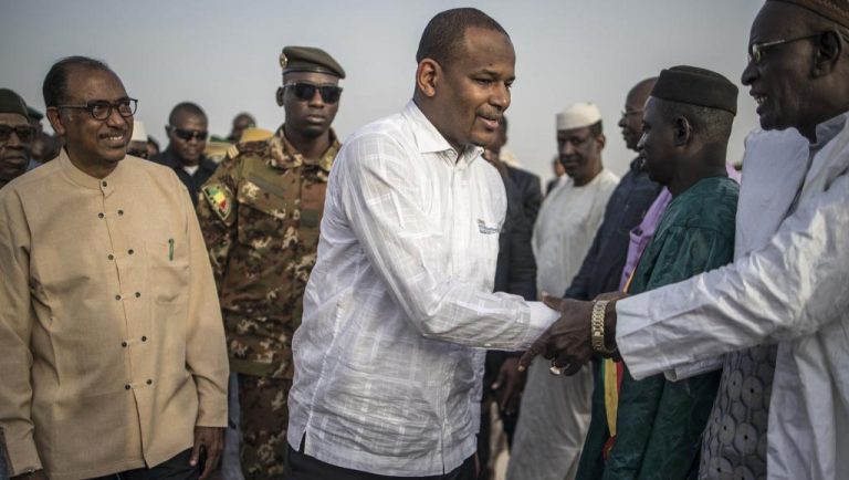 Mali: le premier ministre Boubou Cissé en visite à Kidal, une première depuis le retour de l&rsquo;armée