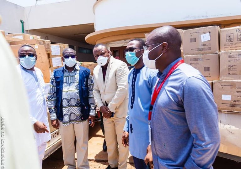 Coronavirus: le ministre Hounkpatin réceptionne un don de matériels de la Fondation Jack Ma