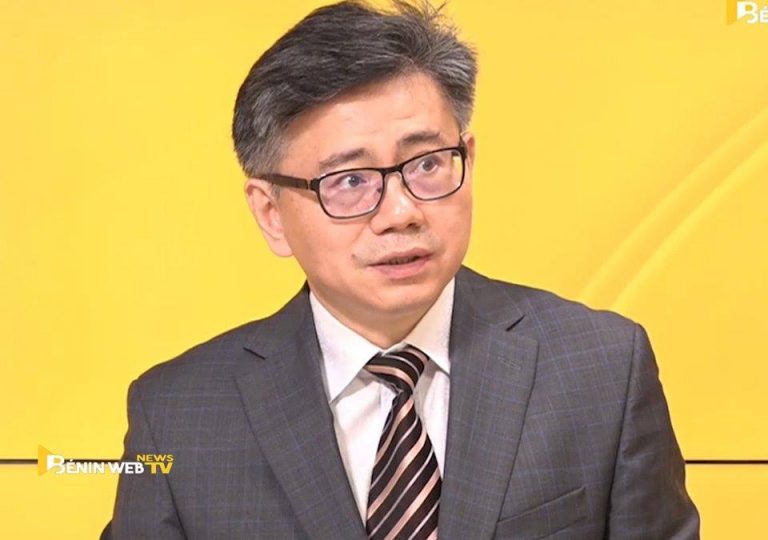 «La Chine a réalisé les « deux miracles » du développement rapide et de la stabilité sociale», Peng Jingtao