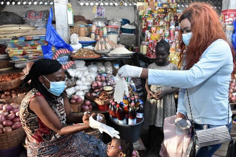 Bénin – Coronavirus: Miss espoir en mode sensibilisation dans les marchés
