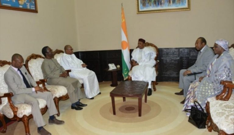 Niger: Mohamed Ibn Chambas et Pierre Buyoya au cabinet de Mahamadou Issoufou