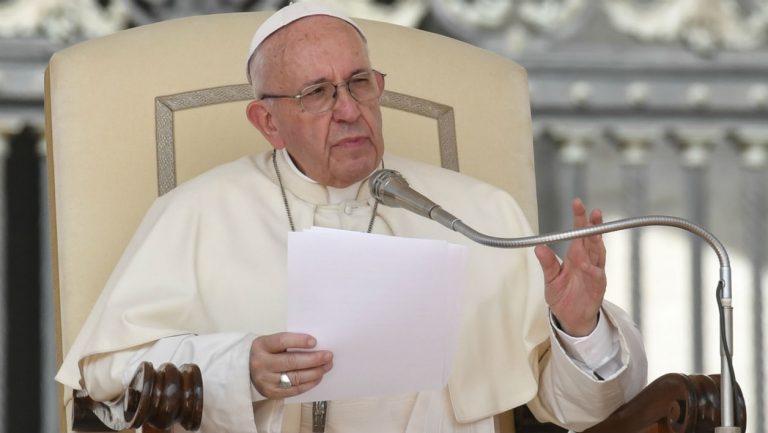 En Irak, le pape François prononce un émouvant discours et appelle à la tolérance