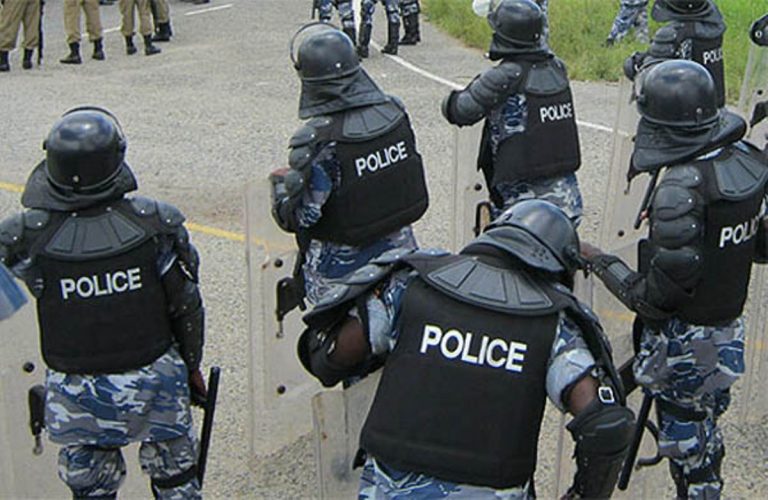 Ouganda: l’armée s’excuse après avoir passé à tabac des journalistes