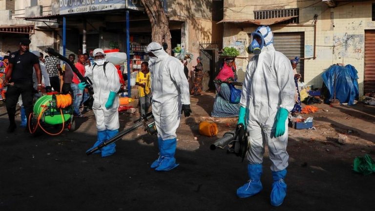 Coronavirus: la Côte d&rsquo;Ivoire désinfecte les rues d&rsquo;Abidjan