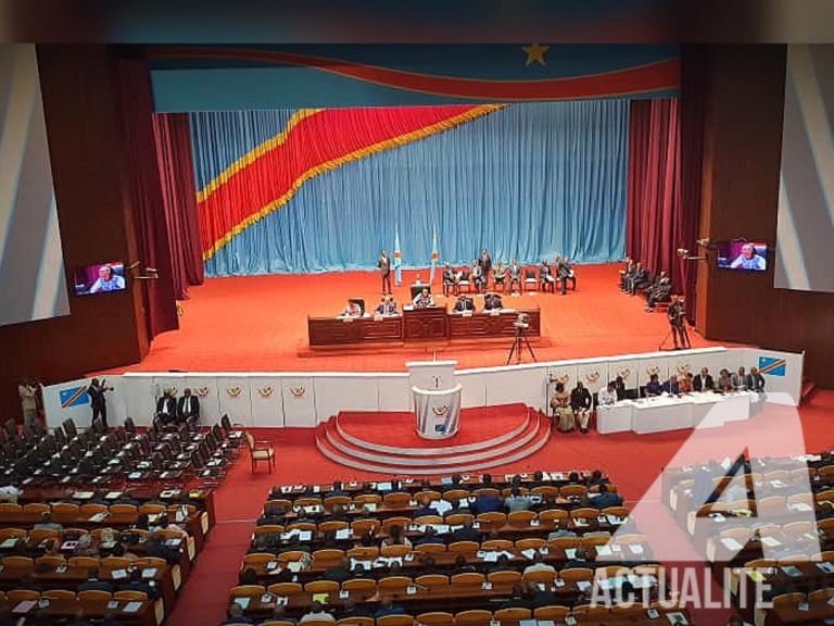 RDC: députés et sénateurs approuvent la prorogation de l&rsquo;état d&rsquo;urgence