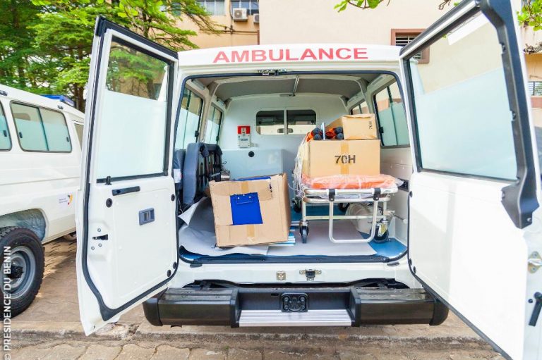 Bénin – Coronavirus: réception de deux ambulances médicalisées; don de la coopération Belge