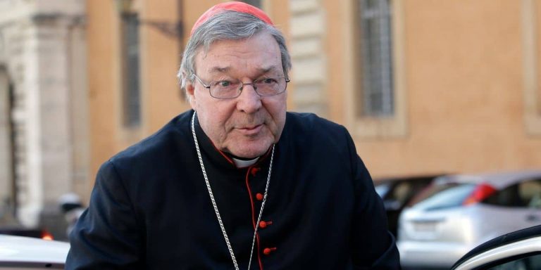 Pédophilie: le Vatican salue la libération de son ex-argentier, le cardinal George Pell