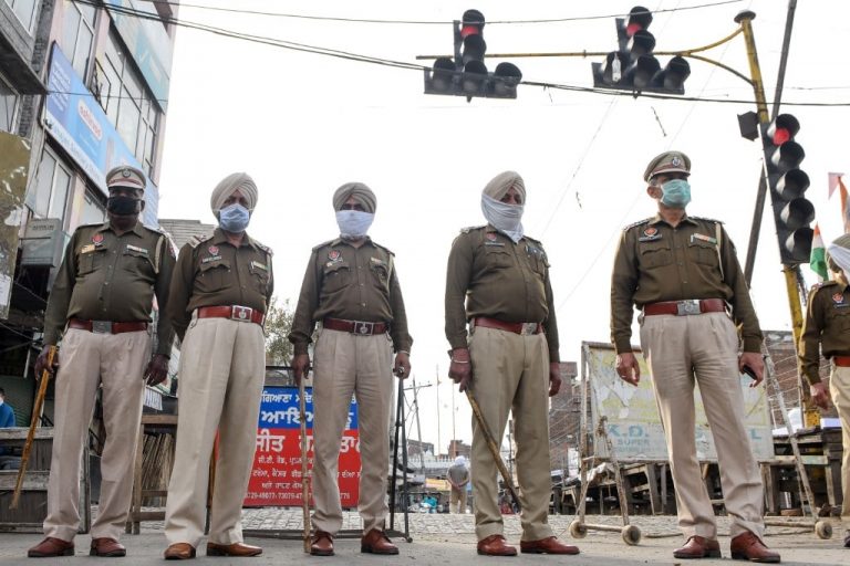 Inde : des touristes forcés d’écrire 500 fois « je suis désolé » pour violation du confinement