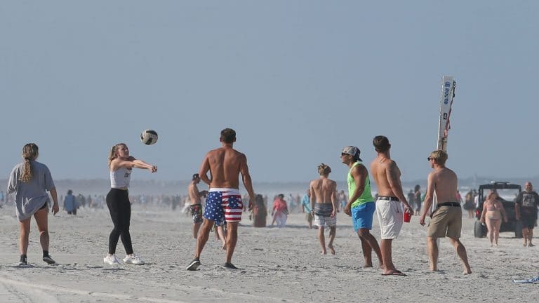 Coronavirus: Florida Beach viole l&rsquo;ordonnance de distanciation sociale