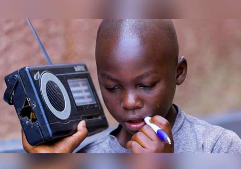 Coronavirus au Burkina Faso: l&rsquo;école reprend à la radio!