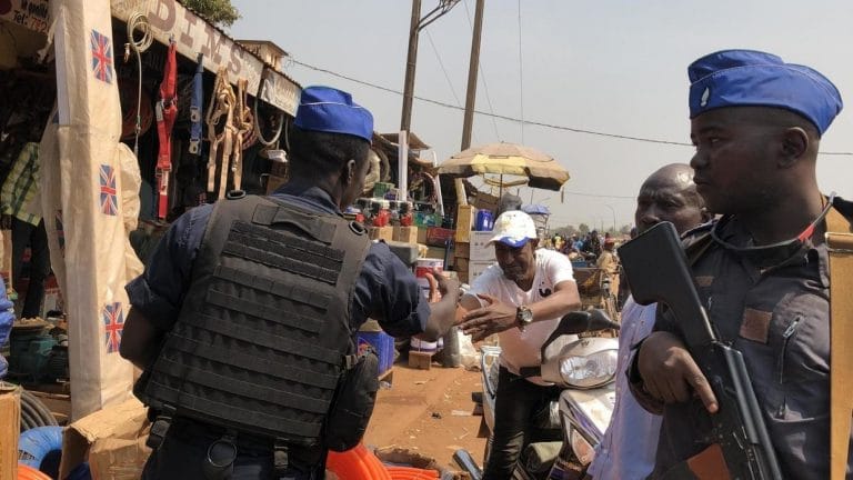 Covid-19 au Niger: violents heurts entre habitants et forces de l&rsquo;ordre à Niamey