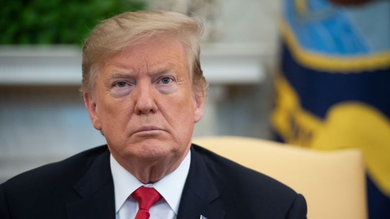 Mandat d’arrêt international émis contre Donald Trump