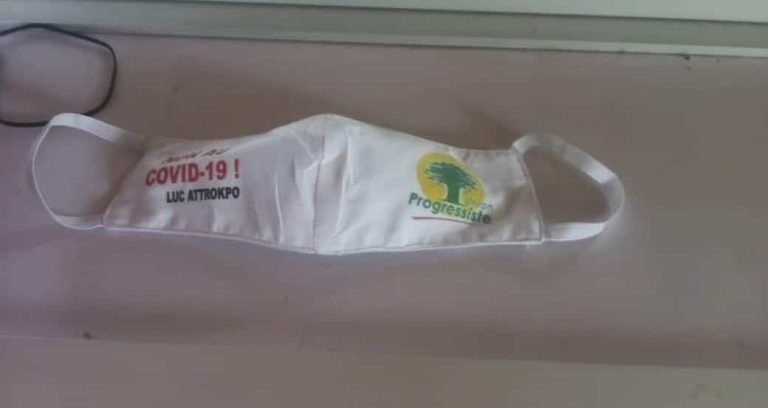 Bénin: après les indignations, Luc Atrokpo réagit aux masques faits à son effigie