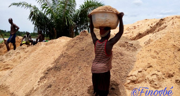 Bénin: extraction de sable fluvial, une activité rentable mais suicidaire