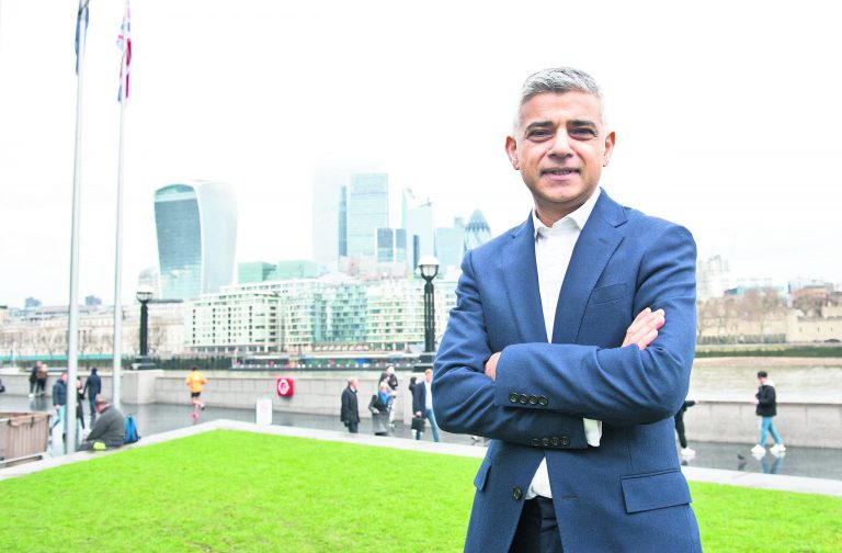 Royaume-Uni: le maire de Londres vent débout contre la reprise de la Premier League