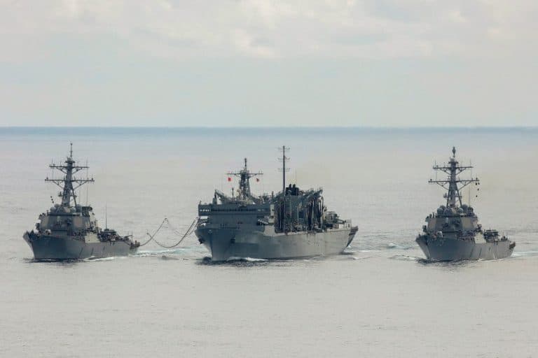 Les USA envoient plusieurs navires de guerre près de la Russie sur fond de Menaces