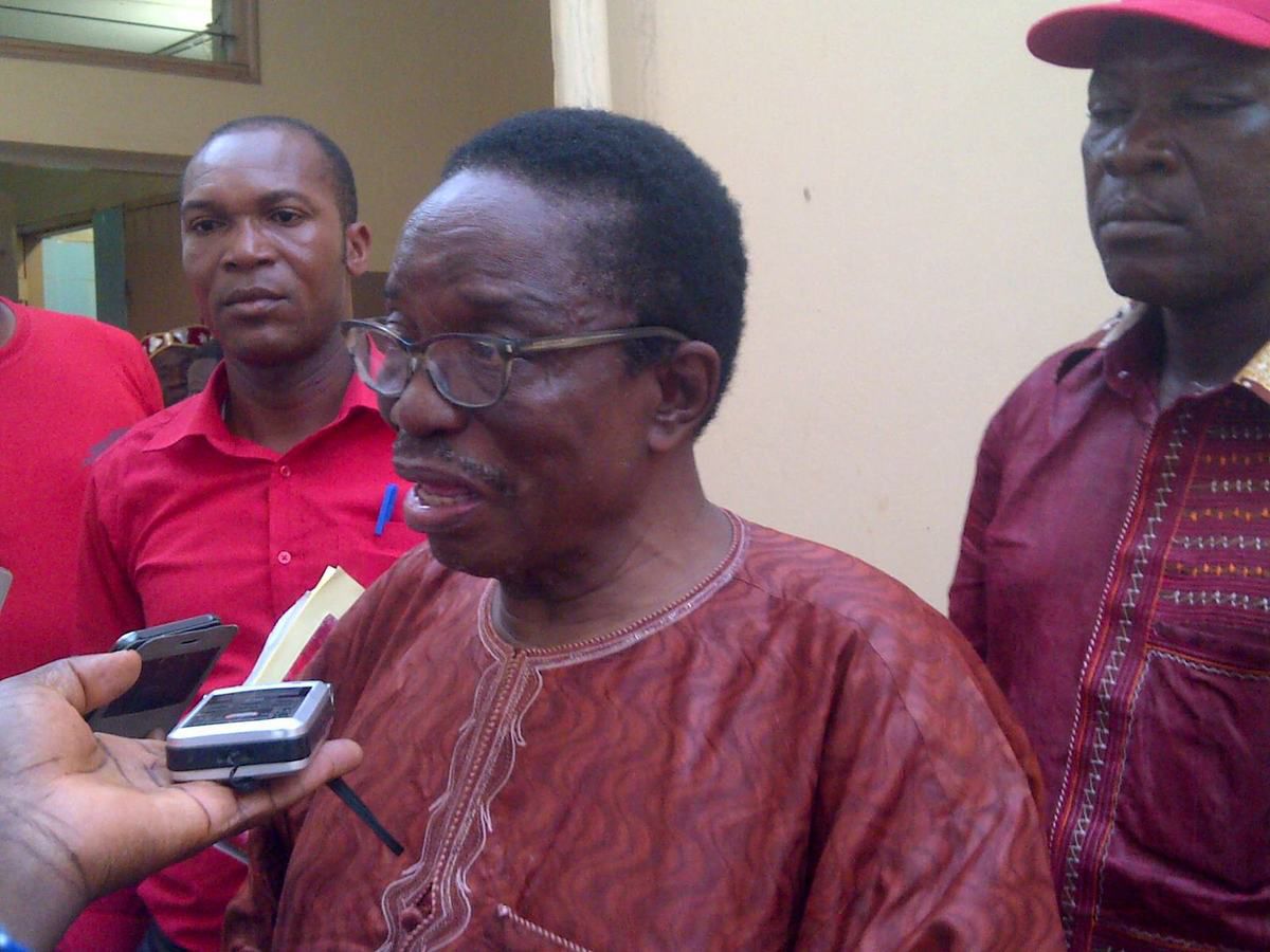 Yawovi Agboyibo, ancien Premier ministre togolais en pleine interview