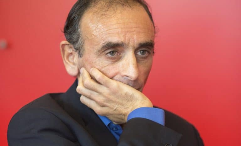 Agression d’Éric Zemmour : Emmanuel Macron apporte son soutien au journaliste