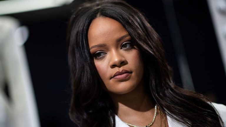Rihanna: sa collection Savage X Summer recrute de nouvelles jeunes filles (photos)